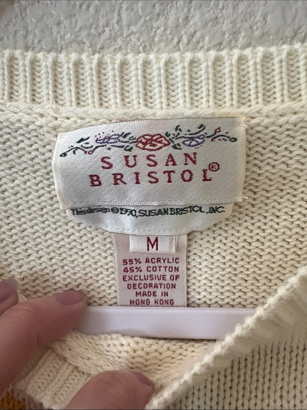 Vintage Susan Bristol Cream Crewneck Sweater with Red, Navy & Gold Medallion - Picture 4 of 12